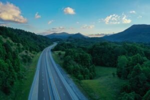 Tennessee mountain highway, a scenic weekend getaway from Atlanta to the Cumberland Plateau